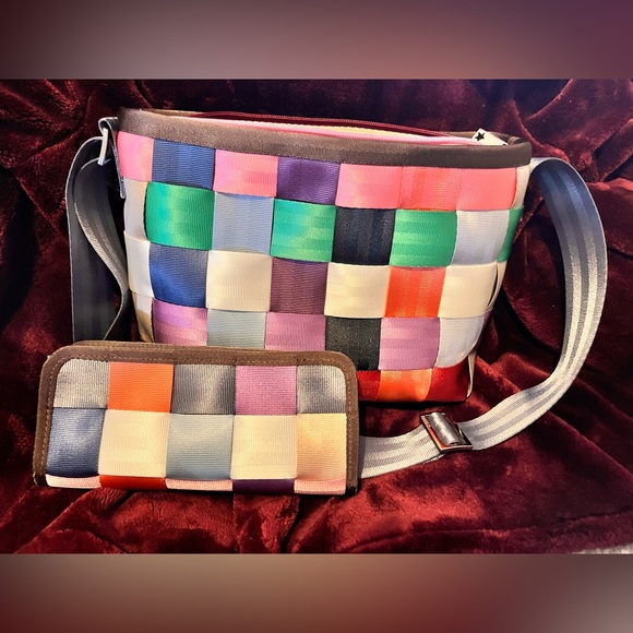 Harveys Handbags - Harveys Seatbelt Messenger bag and matching wallet